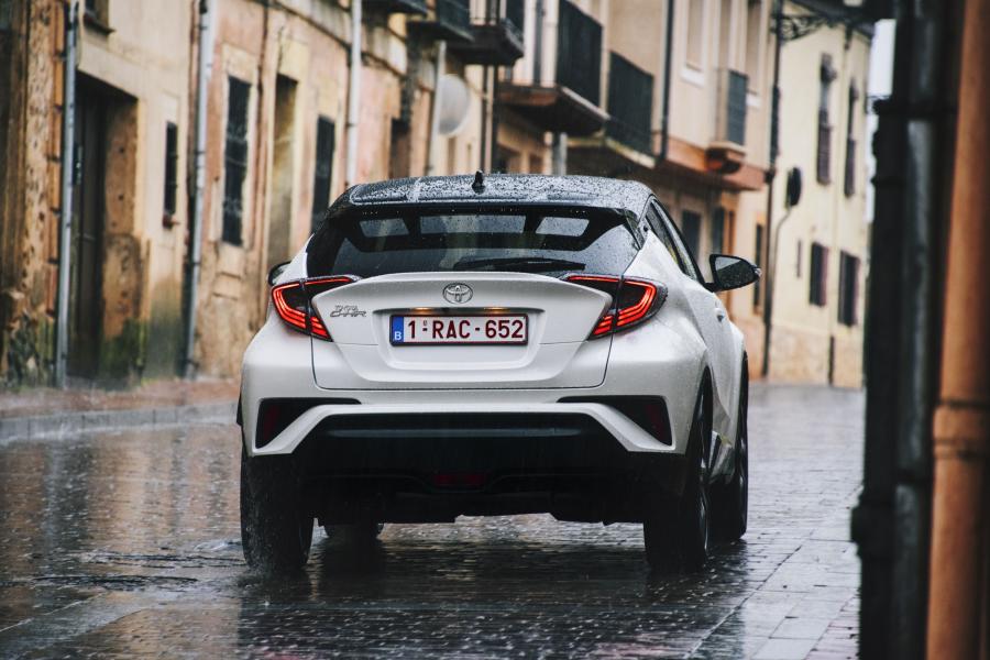  Toyota C-HR 2016 года  (WW) (фото 19 из 53)